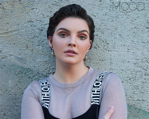 Camren Bicondova 14 49 Kat Kat Dennings Feet Sex Pictures Are Too Delicious For All Her Fans