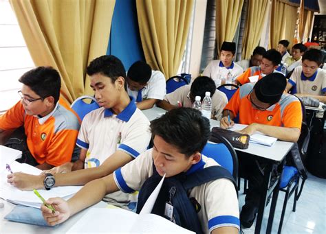 Visi smks19 pendidikan berkualiti insan terdidik negara sejahtera misi smks19 melestarikan sistem pendidikan yang berkualiti untuk membangunkan potensi individu bagi memenuhi aspirasi. The Secret to Writing A+ Essay @ SMK Seksyen 19, Shah Alam ...