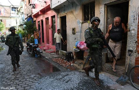 Soldiers Occupy Notorious Rio Slum Ahead Of World Cup News Asiaone