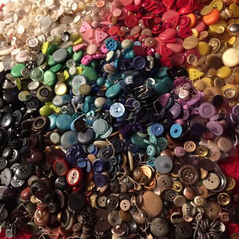 Vintage Sewing Button Lot ~ Hundreds Of Buttons Vintage Buttons
