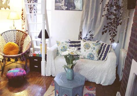 Fayes Tiny New York Bohemian Studio Apartment Therapy