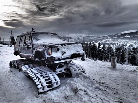 Jeepys Modified Jeep Xj In Snow Tracks Unstoppable Xj Xjs
