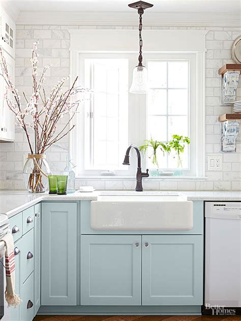 See our brief guide on blue kitchens and get inspired today. White Appliances as a design feature in the kitchen ...