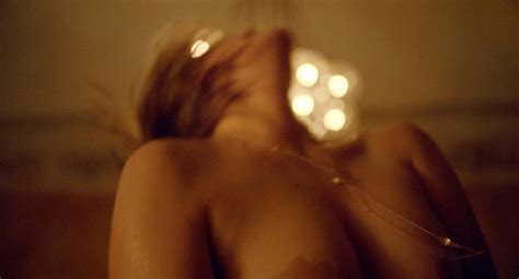 Elisabeth Moss Nude Sex Scene In ‘the Square Movie