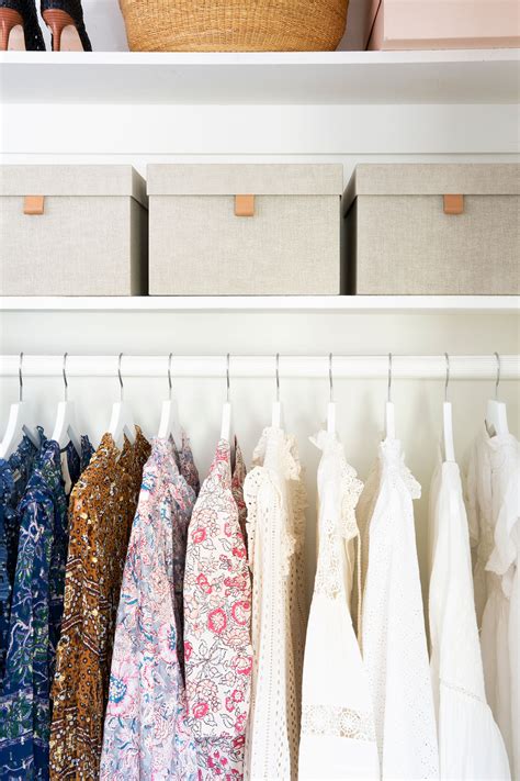 How To Organize A Closet Without Plastic According To An Expert