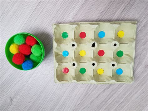 Te mostramos cómo hacer 5 juegos didácticos imprescindibles para los niños con material de juegos de matemáticas para niños. DIY Juegos con materiales sencillos: la huevera - Criando ...