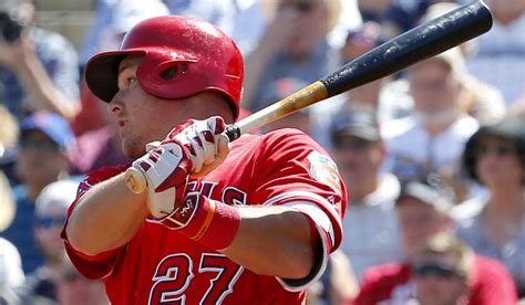 Dont Look For Any Bat Flips From Mike Trout Los Angeles Times