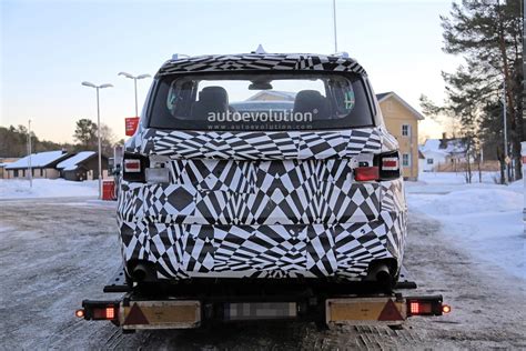 The 2021 aurus komendant is a luxury suv designed and built by russian company aurus. Aurus Komendant SUV Spied, Looks Like a Fake Rolls-Rolls ...