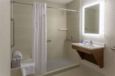 Holiday Inn Express LaGuardia Airport - M&R Hotel Management