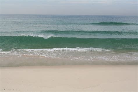 טעקעgentle Waves Come In At A Sandy Beach װיקיפּעדיע