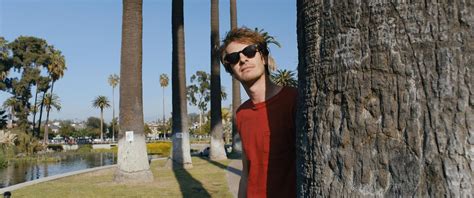 Under The Silver Lake Review A Gleefully Paranoid Neo Noir Pastiche Vox