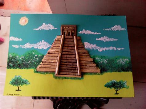 Trabajo Pirámide Azteca Hecha Sobre Base De Cartón Piedra Con Papel