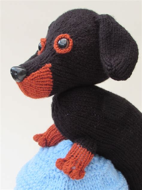 All the better to sniff each other's butts! Dachshund tea cosy knitting pattern