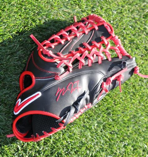 What Pros Wear Mike Trouts Nike Trap Glove Japan What Pros Wear