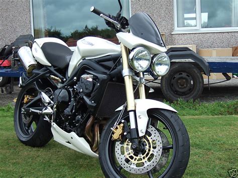 Information below only for triumph street triple 675 / r if keeping original gauges, a gauge adapter plate will be necessary. Cupolino street + visore fumè (FLYSCREEN) - Forum ...