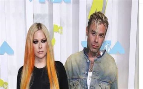 Avril Lavigne Breaks Up With Her Fiance Mod Sun Glamour Fame