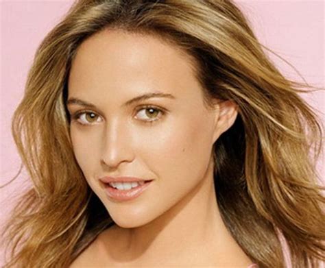 Golden brown eyes, hazel green with gold flecks. Best Hair Color For Hazel Eyes With Different Skin Tones ...