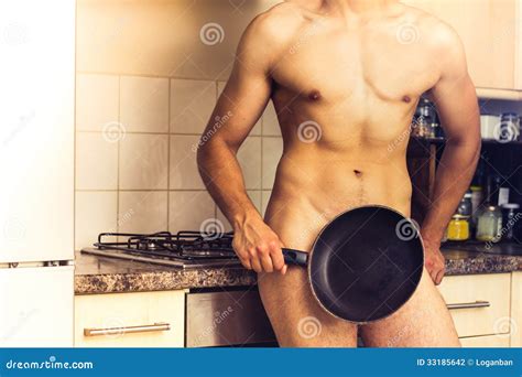 Nackter Chef Der Den Ofen Mit Bratpfanne Bereitsteht Stockfoto Bild Von Asiatisch