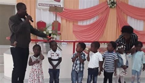 Jornal De Angola Notícias Crianças Declamam Poesia E Emocionam Plateia Em Saurimo