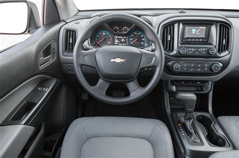 2015 Chevrolet Colorado Wt 25 первый тест