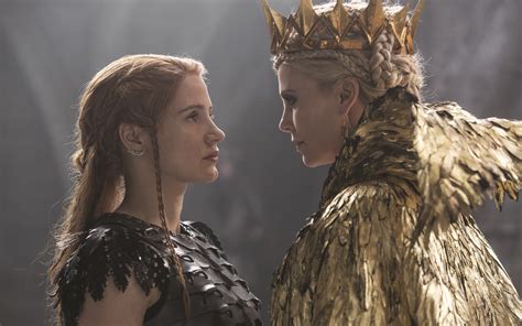 Charlize Theron Jessica Chastain The Huntsman Winter S War Wallpaper 2880x1800 Resolution