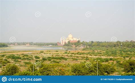 Abi cab banca agenzia indirizzo; Banca Del Sud Del Fiume Di Yamuna E Di Taj Mahal Distante ...