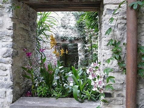 The popularity of balcony gardening is soaring, with more aussies choosing apartments. Indoor Gardening 101 - How to Create and Maintain a ...