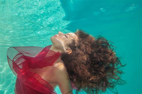 Tracykahn Com Woman Model Beauty Hair Fabric Red Underwater Pool