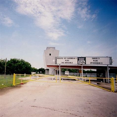 Frances ford coppola's classic 1983 film the outsiders was shot partially at the theatre. Admiral Twin Drive In Theater, Tulsa, Oklahoma | Drive in ...