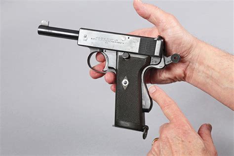 Webley And Scott 455 Self Loader Pistol History Of Britains Guns And