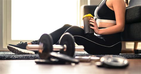 Il pasto deve essere assunto almeno tre ore prima dell'allenamento, in modo da saturare il corpo di energie da utilizzare durante lo sforzo, senza però appesantire il tratto gastrointestinale mentre si fa attività. Le proteine prima della palestra fanno bene?