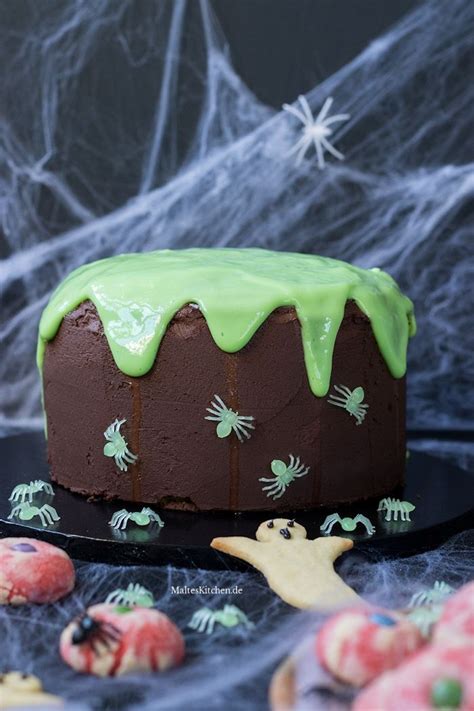 Maybe you would like to learn more about one of these? Ekeliger Schleimkuchen und glubschige Monster Cake Pops ...