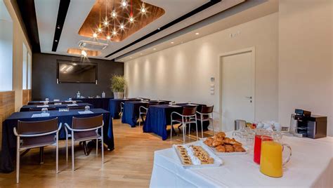 The hotel facilities include a bar, a restaurant, business services, internet wireless access and private parking (extra charge). BW Plus Hotel Bologna Venezia Mestre: prenota online ...