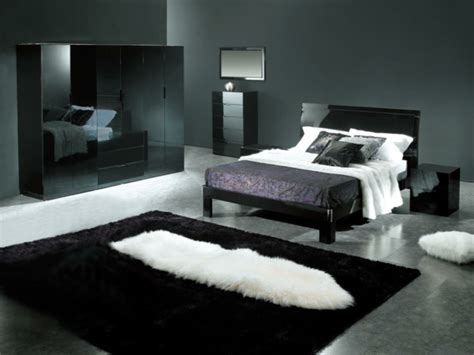 Für leichte bewegung, den abstand zwischen den seitenwänden oder dem bett sollte ein mindestabstand von zwei fuß. Schwarze Wandfarbe für Schlafzimmer - 30 Bilder ...