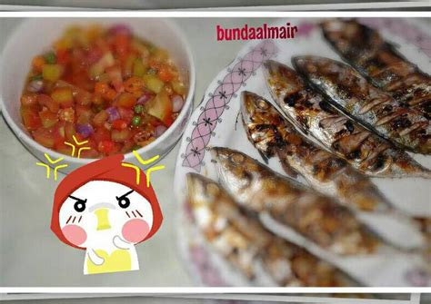 Ikan kembung goreng seekor = 140 kalori ikan tenggiri goreng bercili sepotong = 142 kalori ayam kari seketul = 250 kalori ayam tandoori rotiroti putih (kosong) 1kpg = 69.4 kalori sandwich sardin sepotong = 70 kaloriroti pita sekeping = 124 kalori roti bakar coklat sekeping = 275 kalori roti. Resep Ikan Kembung Bakar Vs Sambal Dabu2 Oleh Mindy Aulia ...