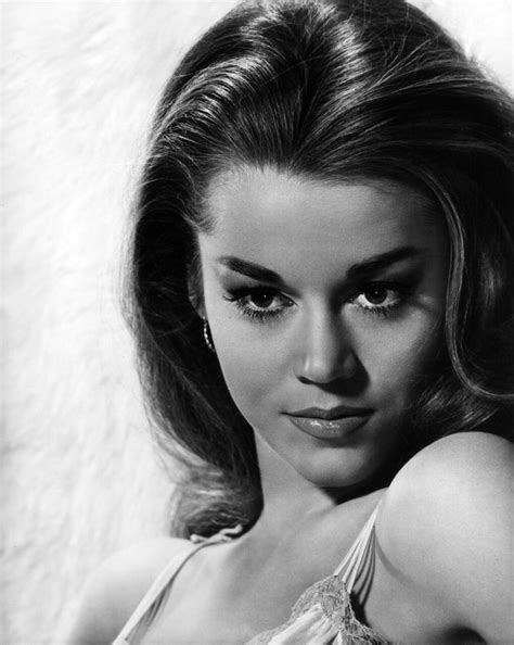 Jane is the daughter of legendary actor henry fonda and troubled socialite frances ford brokaw. 30 Beautiful Black and White Portraits of a Very Young ...
