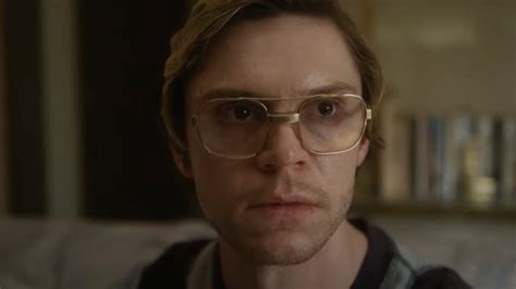 See Evan Peters As Cannibal Jeffrey Dahmer In Troubling Netflix Trailer