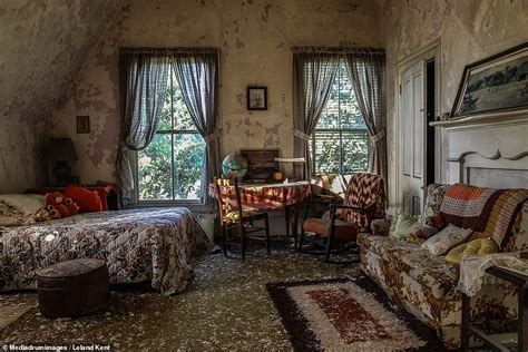 Photographer Captures Haunting Images Of Abandoned Properties Across