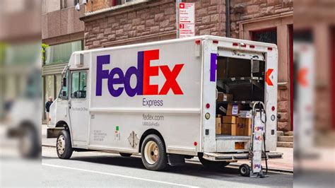 Head On Collision Florida Man Crashes Into Fedex Truck After Oral Sex