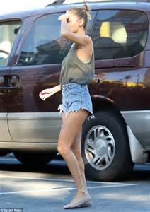 Nicole Richie Shows Off Her Slim Legs In Extremely Short Daisy Dukes