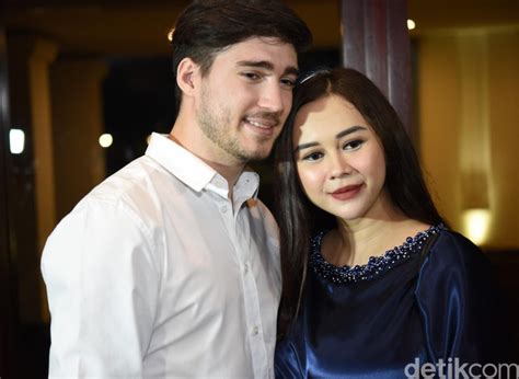Eryck Amaral Mantan Suami Aura Kasih Kini Jadi Model Di Thailand