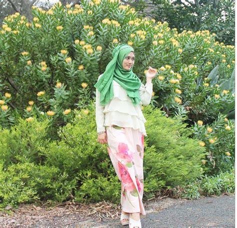 tampil girly ala desainer muda aprilia islamia tutorial pashmina by anita scarf
