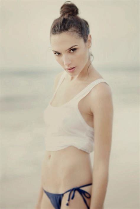 Gal Gadot S Sizzling Beach Photos A Collection Of Wonder Woman S Most Alluring Moments Baolichsu