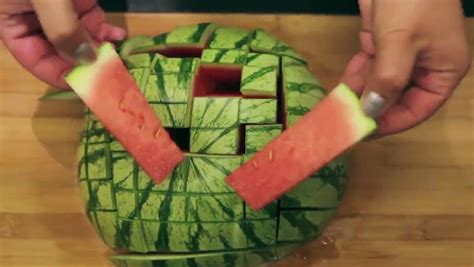 wassermelone schneiden so wird´s gemacht video focus online