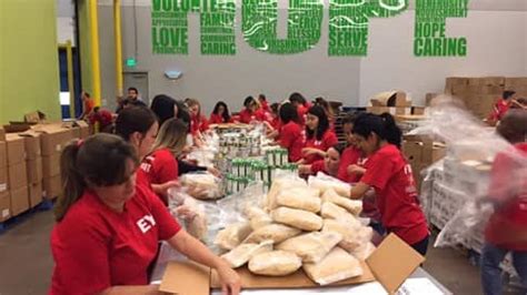 Houston food bank is america's largest food bank and nationally recognized as feeding america's food bank of the year in 2015. 8 Volunteer Opportunities in Houston | The Storage Space