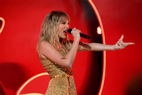 Taylor Swift Taylor Swift Ama 2019 Lover Performance