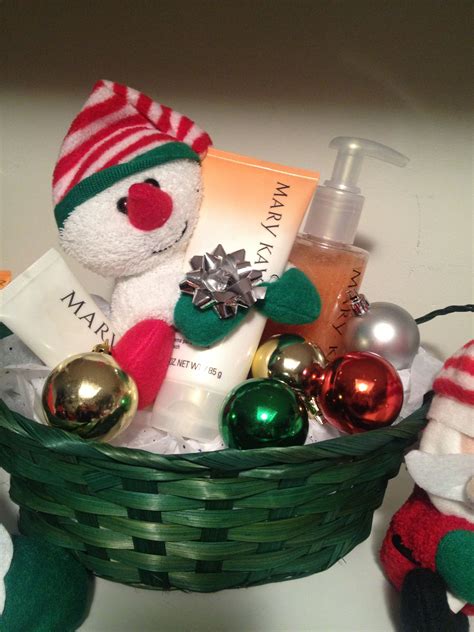 Satin hands Christmas basket Also available in the regular, Melon, and