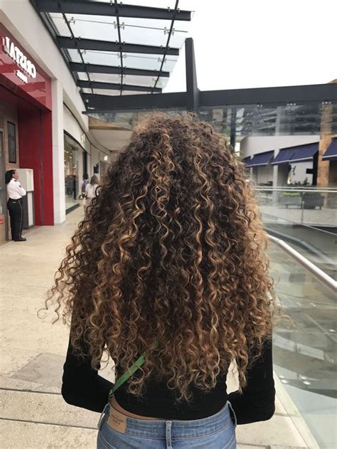 80 + Stunning Hairstyles for Curly Hair That You Will Fall In Love With