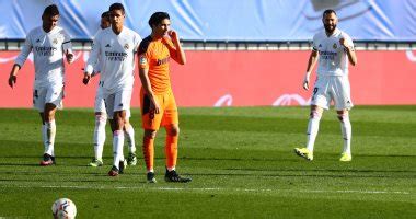 بنزيما وفينيسيوس يقودان الملكي في الدوري الإسباني أعلن الفرنسي زين الدين زيدان المدير الفني لفريق ريال مدريد، تشكيل مواجهة مضيفه غرناطة، في المباراة التي تنطلق في العاشرة مساء اليوم الخميس، ععلى. ملخص واهداف مباراة الريال ضد فالنسيا فى الدوري الإسباني ...