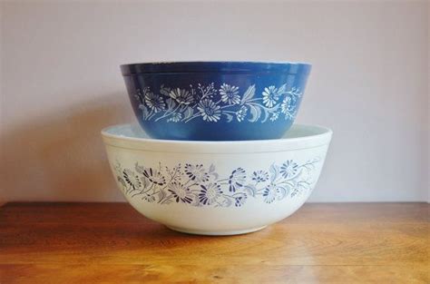 Pyrex Colonial Mist Blue Daisy Mixing Bowls Set Of Pyrex